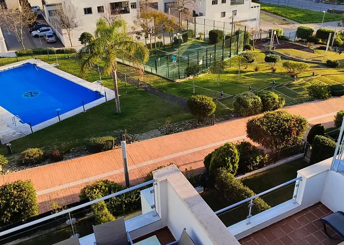 Apartamento Apartamentovistasconil, ático Con Piscina, Jardín, Pista De Pádel Y Solárium