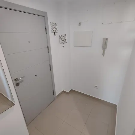 Apartamento Apartamentovistasconil, ático Con Piscina, Jardín, Pista De Pádel Y Solárium